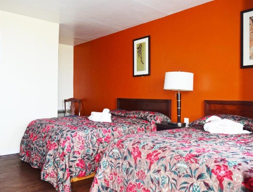 Skyview Manor Motel - image 41