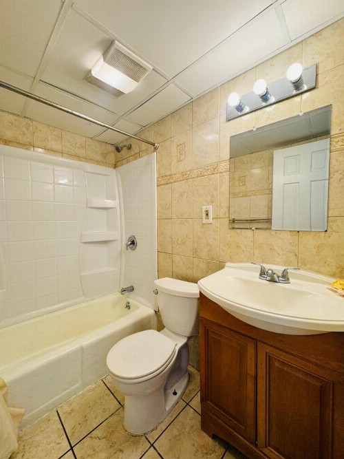 Skyview Manor Motel - image 42