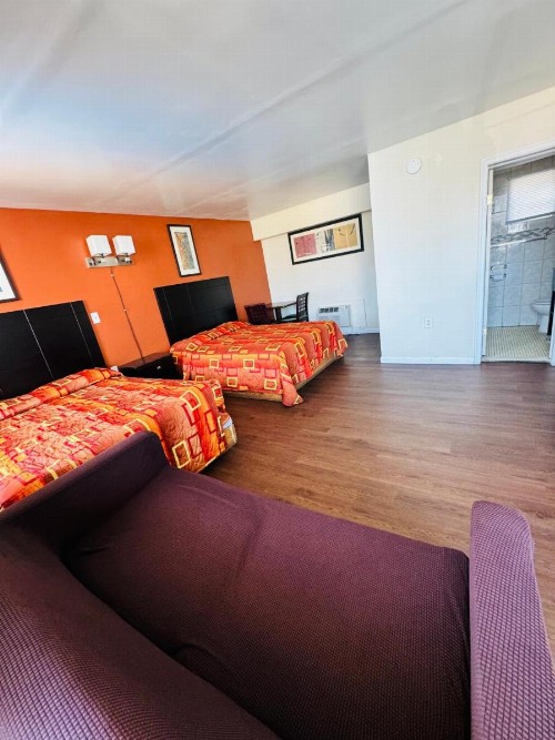 Skyview Manor Motel - image 44