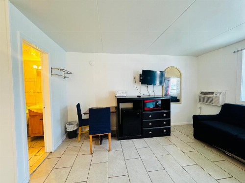 Skyview Manor Motel - image 46