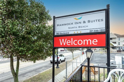 Hammock Inn & Suites North Beach Hotel - image 2