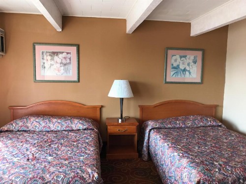 La Fontana Motel - image 5