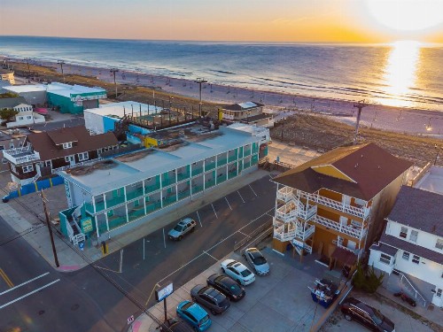Boardwalk Sand & Surf Beach Hotel Oceanfront - image 1