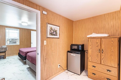 Boardwalk Sand & Surf Beach Hotel Oceanfront - image 20