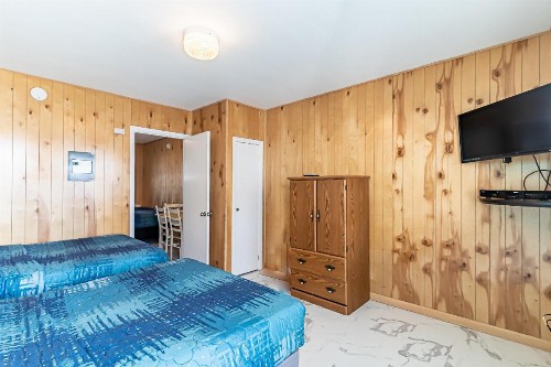 Boardwalk Sand & Surf Beach Hotel Oceanfront - image 21