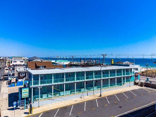 Boardwalk Sand & Surf Beach Hotel Oceanfront - image 22