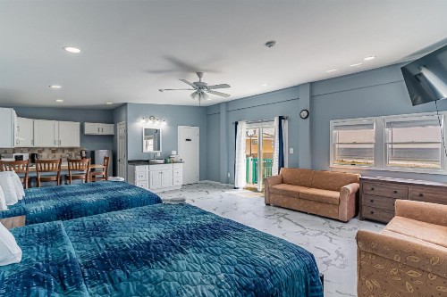 Boardwalk Sand & Surf Beach Hotel Oceanfront - image 40