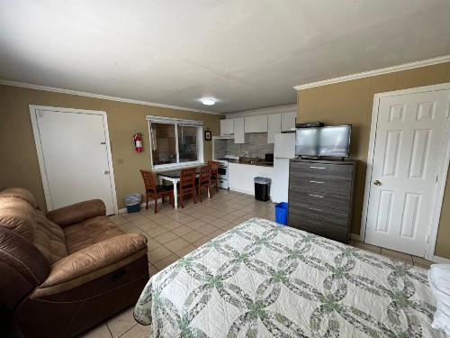Sea Garden Motel - image 12