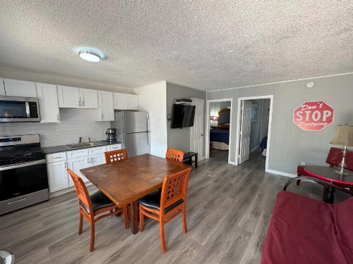 Sea Garden Motel - image 3