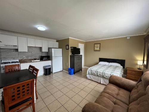 Sea Garden Motel - image 30
