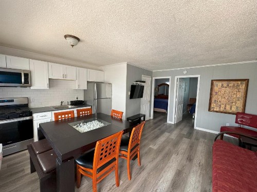 Sea Garden Motel - image 31