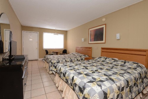 Sea Garden Motel - image 40
