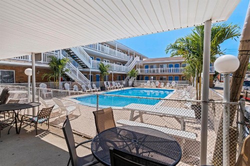Sea Garden Motel - image 48