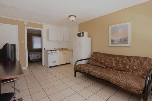 Sea Garden Motel - image 5