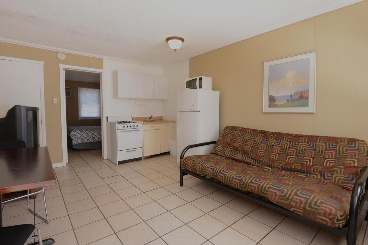 Sea Garden Motel - image 5