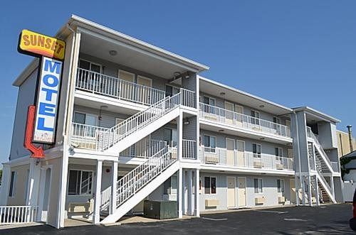 Sunset Motel - image 1