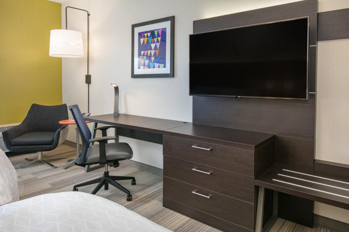 Holiday Inn Express Hotel & Suites Seaside Convention Center an IHG Hotel - image 2