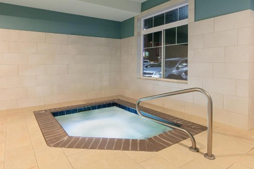 Holiday Inn Express Hotel & Suites Seaside Convention Center an IHG Hotel - image 24