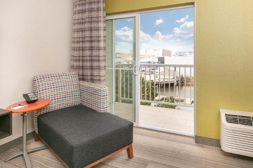 Holiday Inn Express Hotel & Suites Seaside Convention Center an IHG Hotel - image 7
