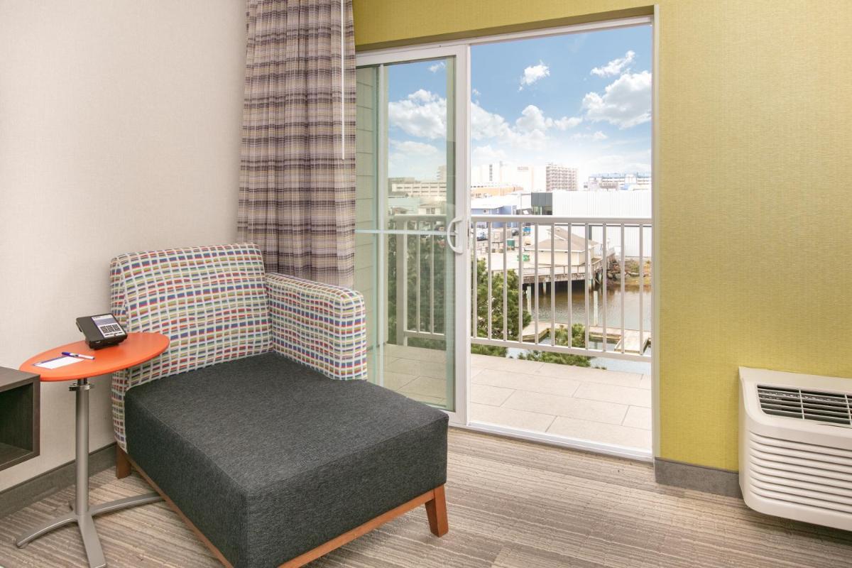Holiday Inn Express Hotel & Suites Seaside Convention Center an IHG Hotel - image 7