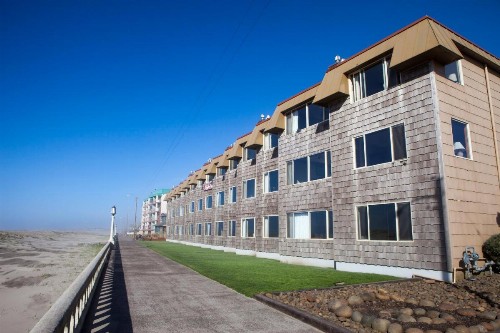Ebb Tide Oceanfront Inn - image 1