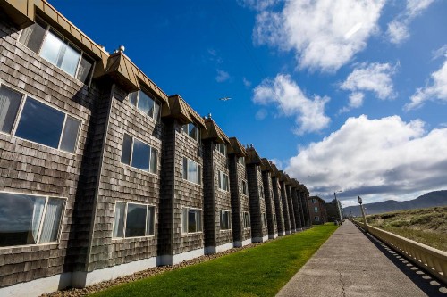 Ebb Tide Oceanfront Inn - image 15