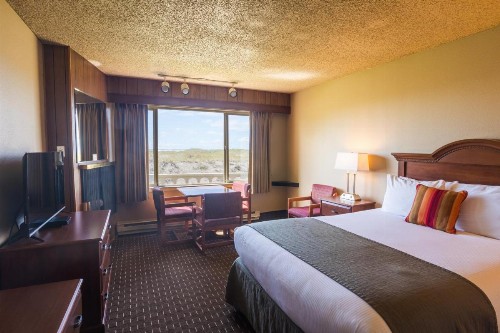 Ebb Tide Oceanfront Inn - image 19