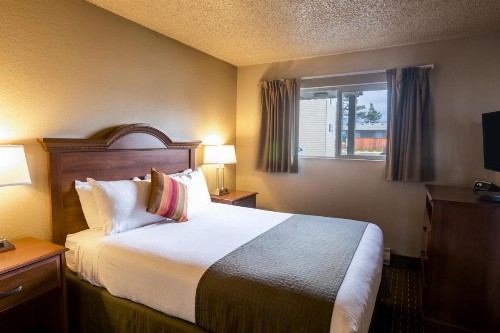 Ebb Tide Oceanfront Inn - image 29