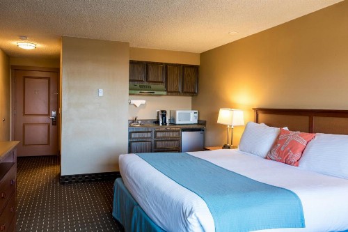 Ebb Tide Oceanfront Inn - image 9