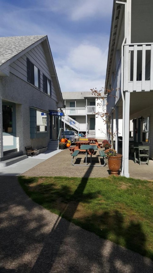 Hillcrest Inn - image 16