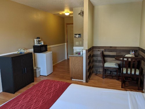 Hillcrest Inn - image 18