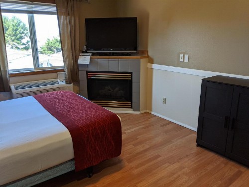 Hillcrest Inn - image 19