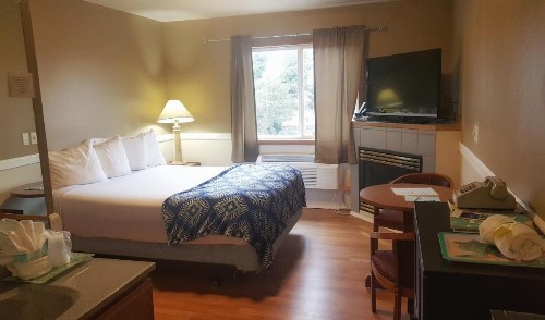 Hillcrest Inn - image 29