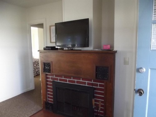 Hillcrest Inn - image 36