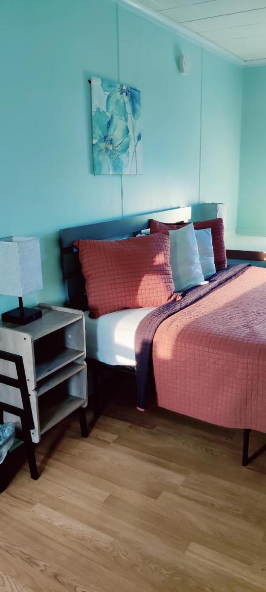 Hillcrest Inn - image 4