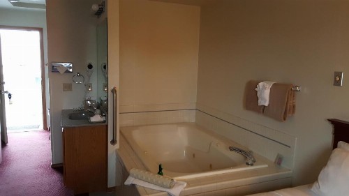 Hillcrest Inn - image 44
