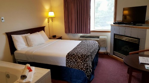 Hillcrest Inn - image 46