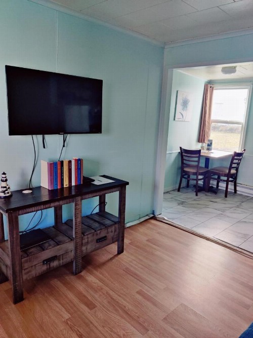 Hillcrest Inn - image 7