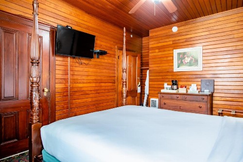 Gilbert Inn - image 33