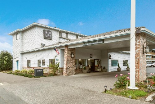 Red Lion Inn & Suites Seaside - image 1