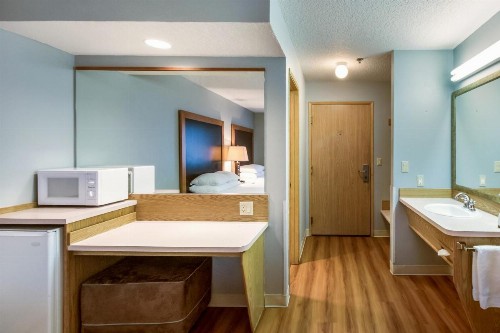 Red Lion Inn & Suites Seaside - image 9