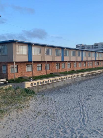 Ocean Front Motel - image 4