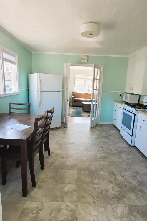 Beachside Inn - image 16