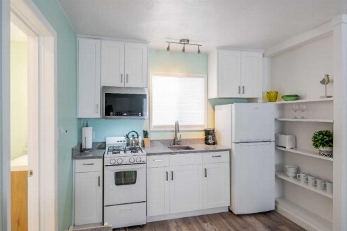 Beachside Inn - image 3