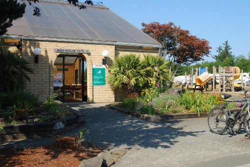 Seaside Camping Resort Cottage 11 - image 6