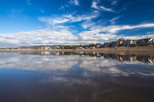 Lighthouse By The Cove - image 3