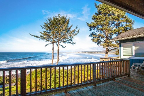 Spectacular Seaside Surf-View Home - image 10
