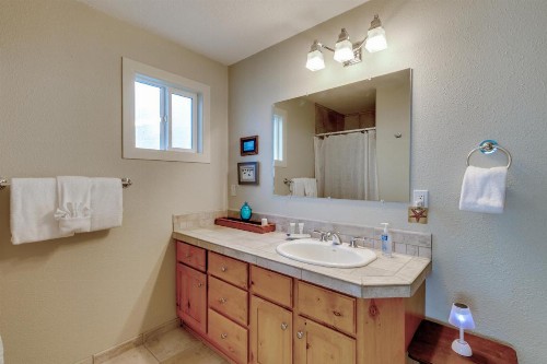 Spectacular Seaside Surf-View Home - image 11