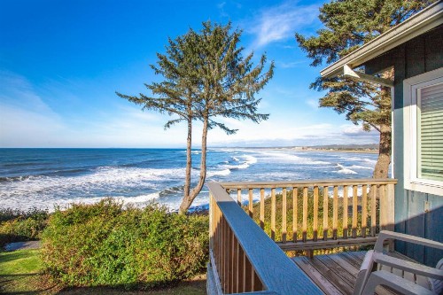 Spectacular Seaside Surf-View Home - image 6