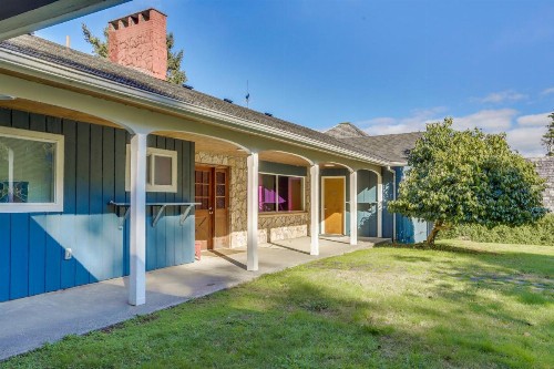 Spectacular Seaside Surf-View Home - image 9